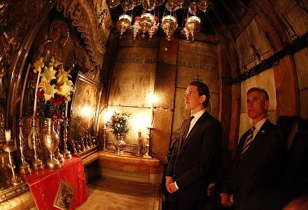 Uvnitř Božího hrobu, Foto: Dragan Tatic, CC BY 2.0, cs.wikipedia